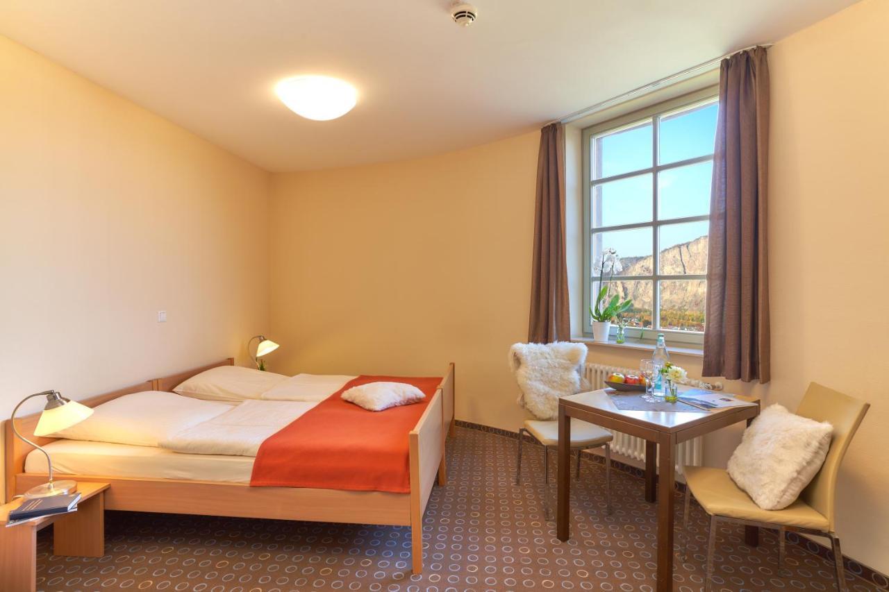 Ev.Familienferien-Und Bildungsstaette Ebernburg Hotel Bad Münster am Stein-Ebernburg Екстериор снимка